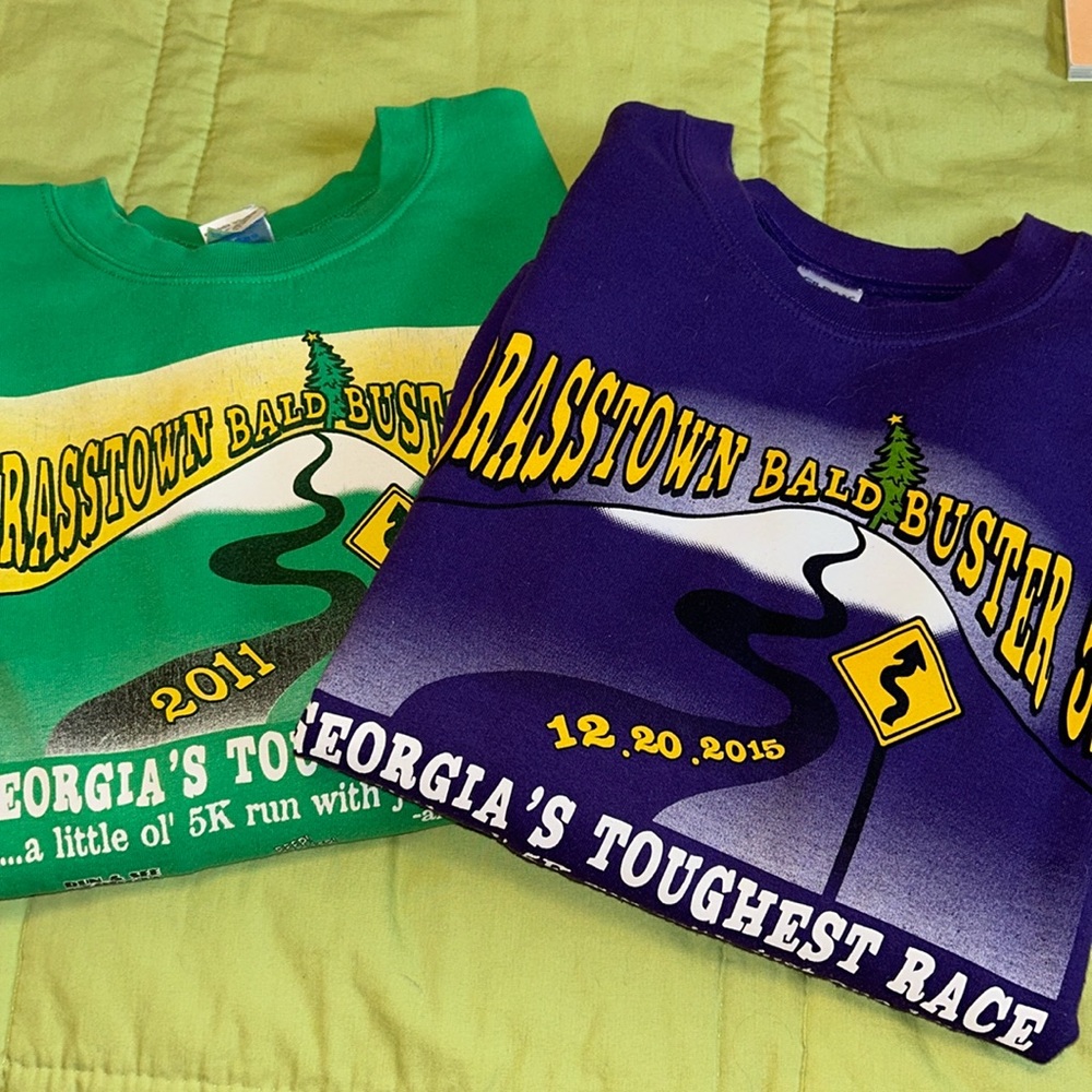 Lot of 2 Size Large Gildan Sweatshirts.